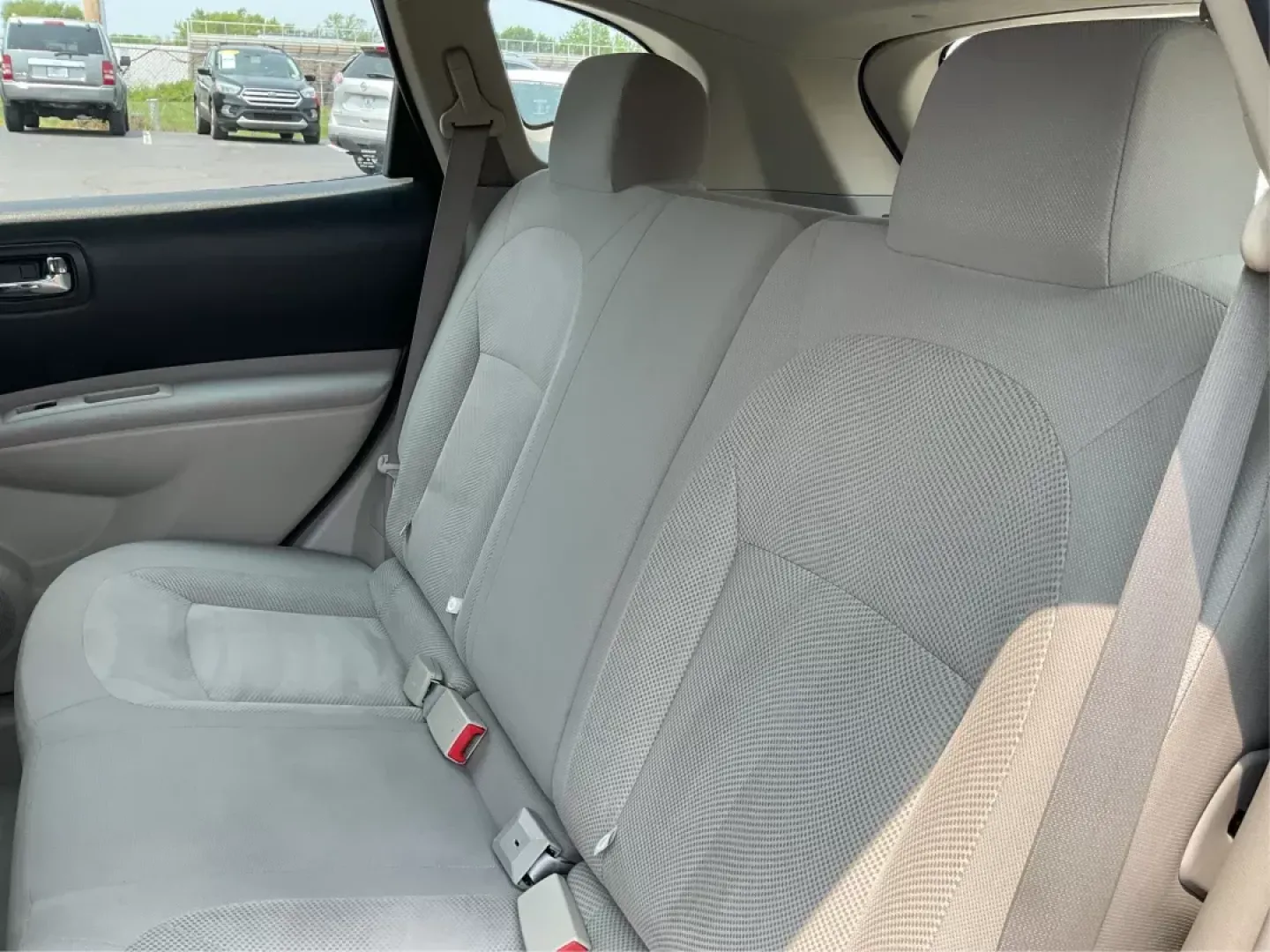2014 Platinum Graphite Nissan Rogue Select S AWD (JN8AS5MV4EW) with an 2.5L L4 DOHC 16V engine, Continuously Variable Transmission transmission, located at 1184 Kauffman Ave, Fairborn, OH, 45324, (937) 908-9800, 39.807072, -84.031563 - Photo#9