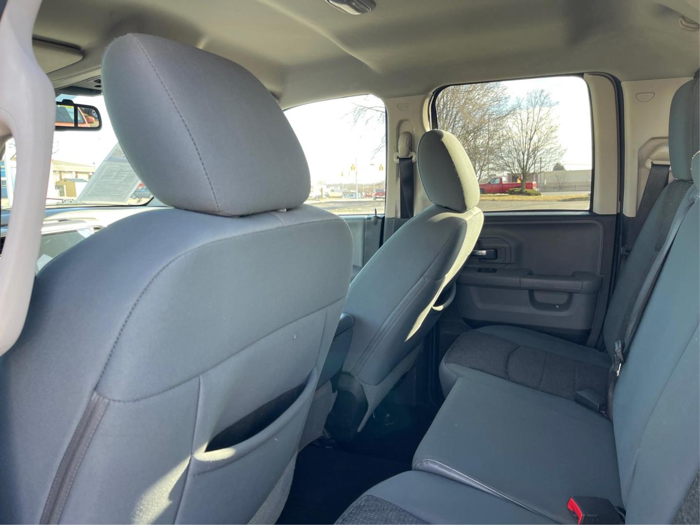2014 Ram 1500 SLT Quad Cab 4WD (1C6RR7GT7ES) with an 5.7L V8 OHV 16V engine, 8-Speed Automatic transmission, located at 880 E. National Road, OH, 45377, (937) 908-9800, 39.891918, -84.183975 - Photo#9