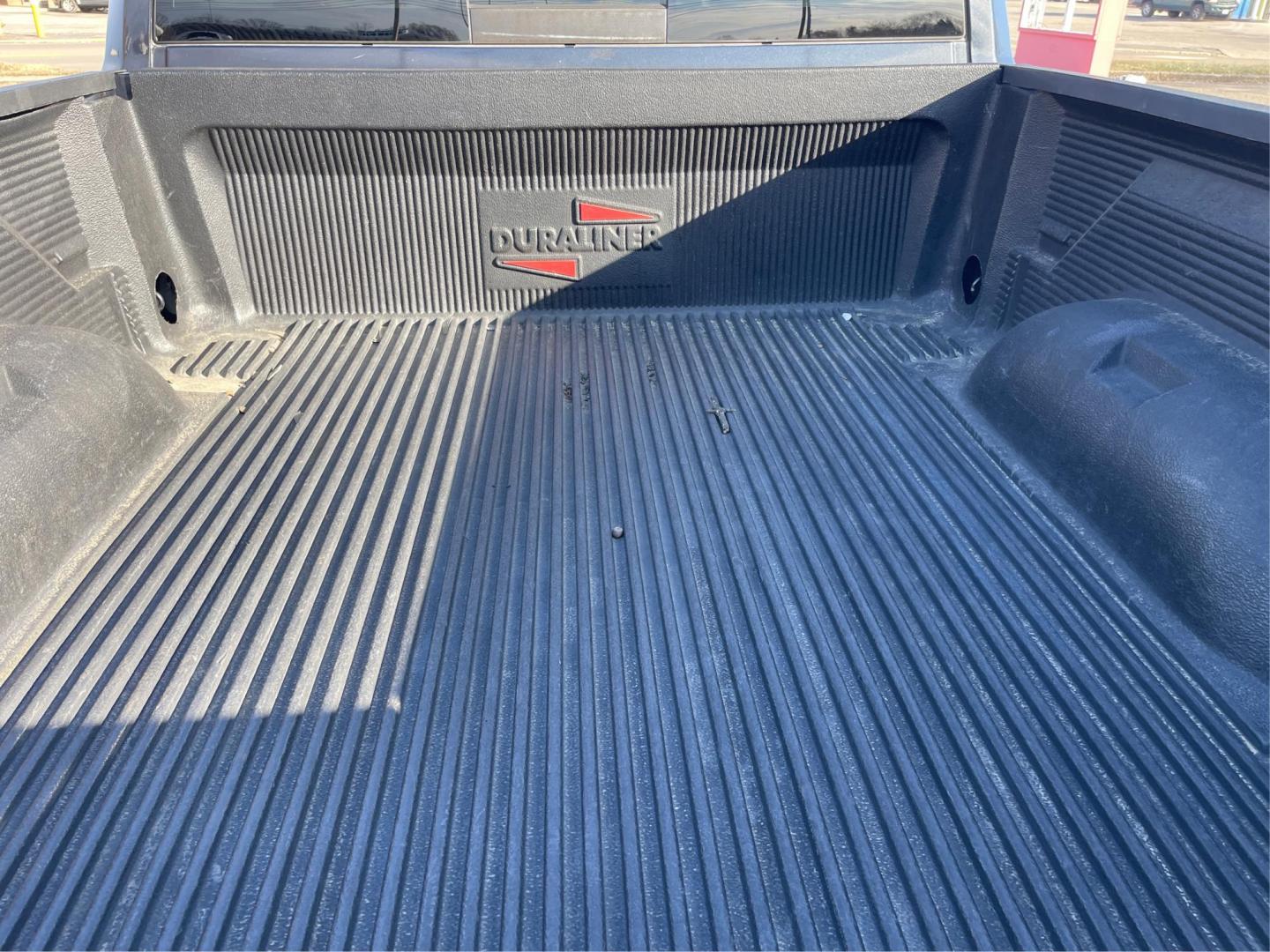 2014 Ram 1500 SLT Quad Cab 4WD (1C6RR7GT7ES) with an 5.7L V8 OHV 16V engine, 8-Speed Automatic transmission, located at 880 E. National Road, OH, 45377, (937) 908-9800, 39.891918, -84.183975 - Photo#11