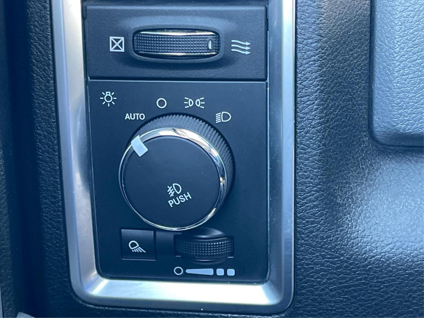 2014 Ram 1500 SLT Quad Cab 4WD (1C6RR7GT7ES) with an 5.7L V8 OHV 16V engine, 8-Speed Automatic transmission, located at 880 E. National Road, OH, 45377, (937) 908-9800, 39.891918, -84.183975 - Photo#16