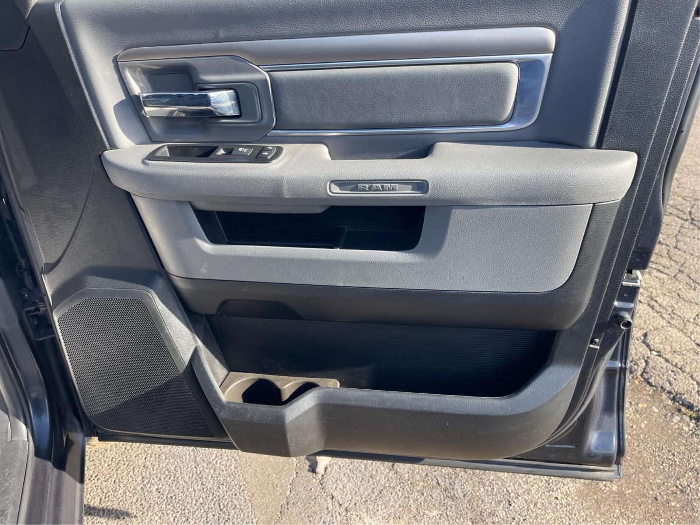 2014 Ram 1500 SLT Quad Cab 4WD (1C6RR7GT7ES) with an 5.7L V8 OHV 16V engine, 8-Speed Automatic transmission, located at 880 E. National Road, OH, 45377, (937) 908-9800, 39.891918, -84.183975 - Photo#19