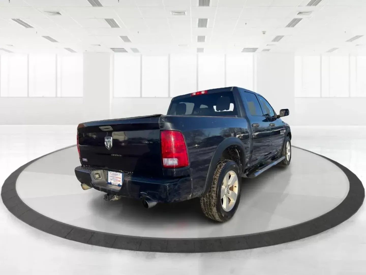 2014 Ram 1500 Tradesman Crew Cab SWB 4WD (3C6RR7KT8EG) with an 5.7L V8 OHV 16V engine, 8-Speed Automatic transmission, located at 4508 South Dixie Dr, Moraine, OH, 45439, (937) 908-9800, 39.807072, -84.031563 - Photo#2