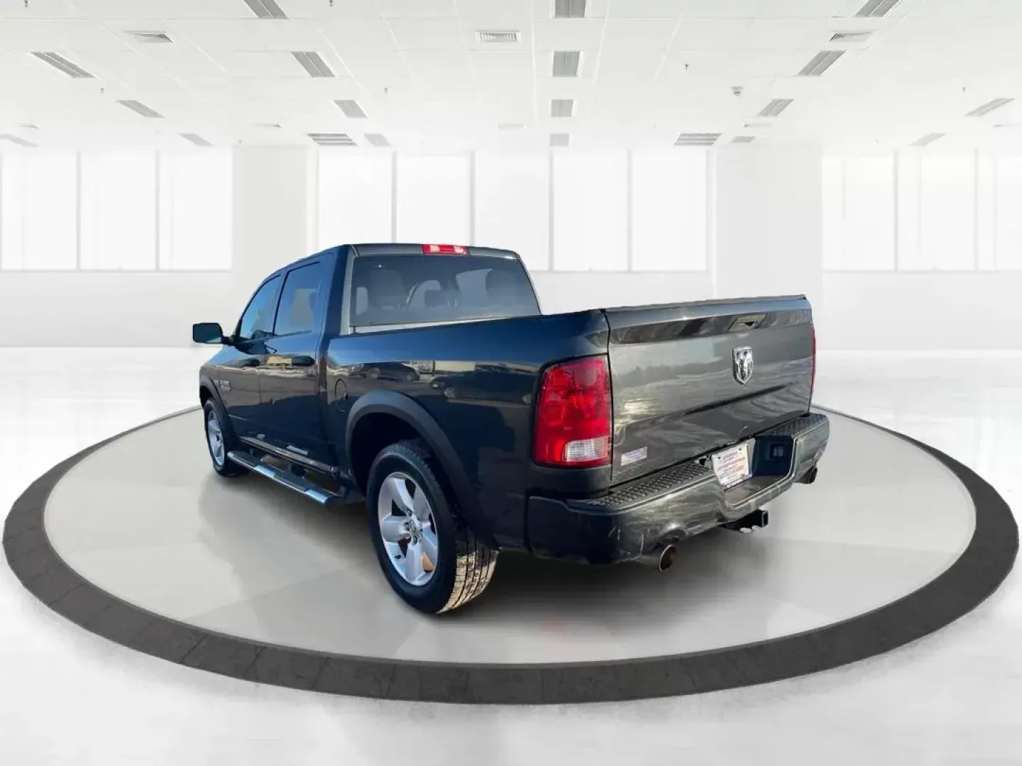 2014 Ram 1500 Tradesman Crew Cab SWB 4WD (3C6RR7KT8EG) with an 5.7L V8 OHV 16V engine, 8-Speed Automatic transmission, located at 4508 South Dixie Dr, Moraine, OH, 45439, (937) 908-9800, 39.807072, -84.031563 - Photo#4