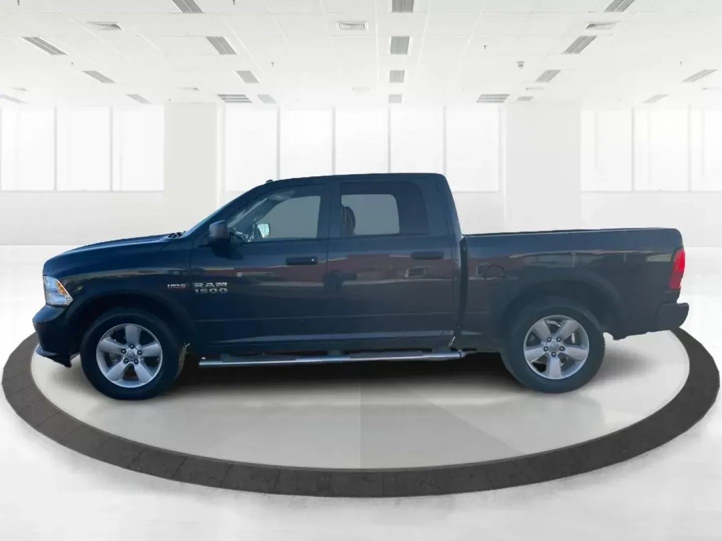 2014 Ram 1500 Tradesman Crew Cab SWB 4WD (3C6RR7KT8EG) with an 5.7L V8 OHV 16V engine, 8-Speed Automatic transmission, located at 4508 South Dixie Dr, Moraine, OH, 45439, (937) 908-9800, 39.807072, -84.031563 - Photo#5