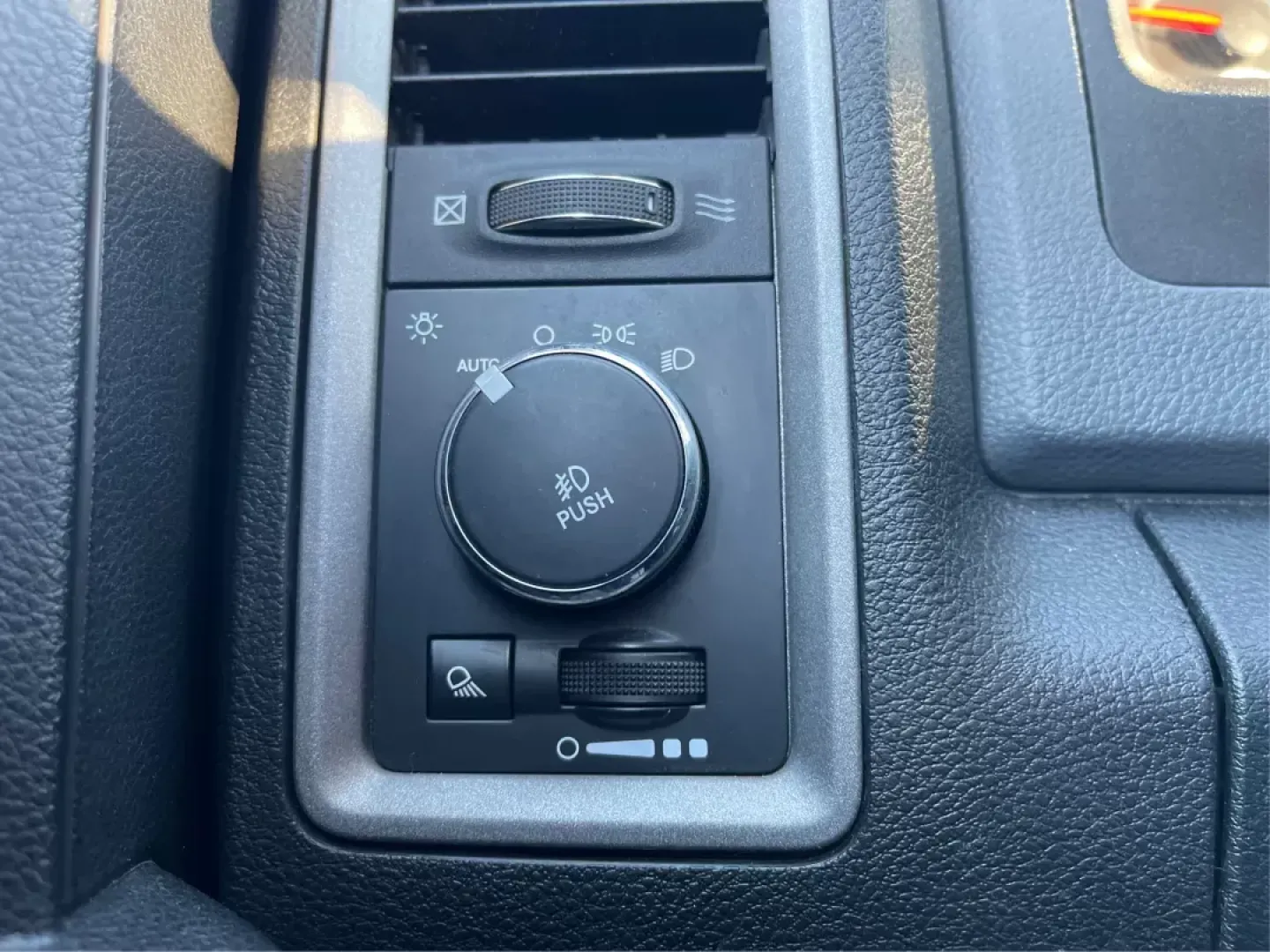 2014 Ram 1500 Tradesman Crew Cab SWB 4WD (3C6RR7KT8EG) with an 5.7L V8 OHV 16V engine, 8-Speed Automatic transmission, located at 4508 South Dixie Dr, Moraine, OH, 45439, (937) 908-9800, 39.807072, -84.031563 - Photo#15
