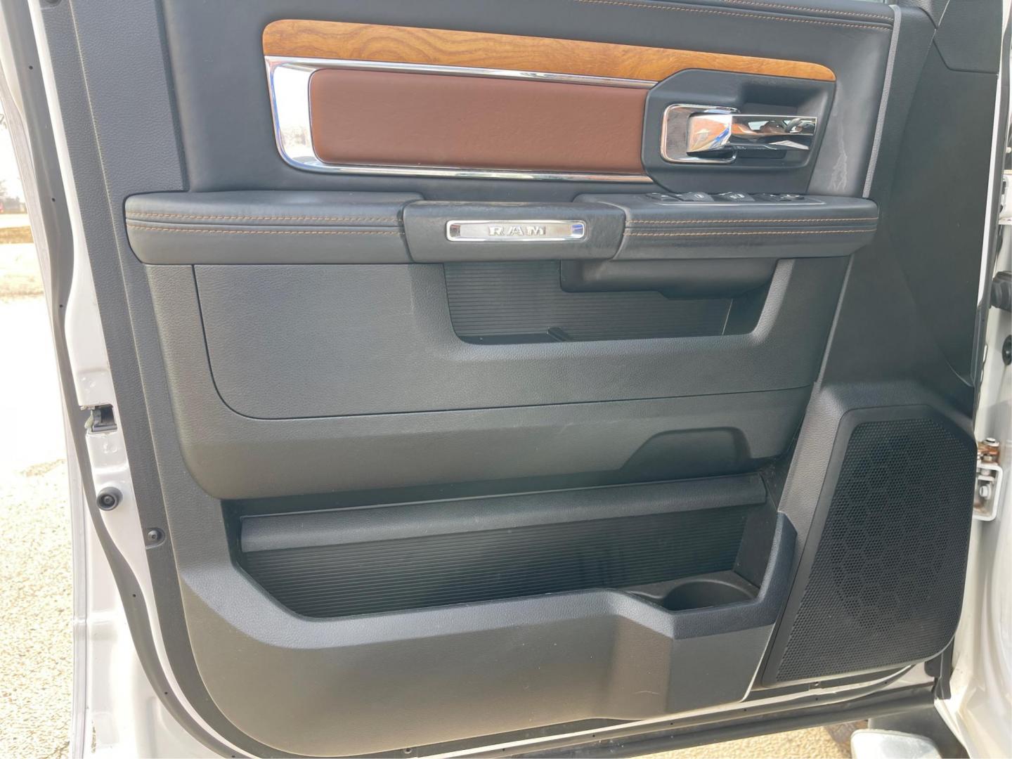 2014 Ram 1500 Longhorn (1C6RR7WT2ES) with an HEMI engine, located at 1184 Kauffman Ave, Fairborn, OH, 45324, (937) 908-9800, 39.807072, -84.031563 - Photo#17