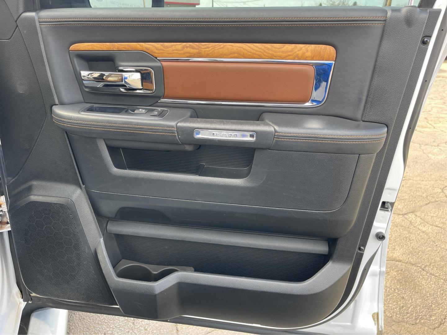 2014 Ram 1500 Longhorn (1C6RR7WT2ES) with an HEMI engine, located at 1184 Kauffman Ave, Fairborn, OH, 45324, (937) 908-9800, 39.807072, -84.031563 - Photo#18