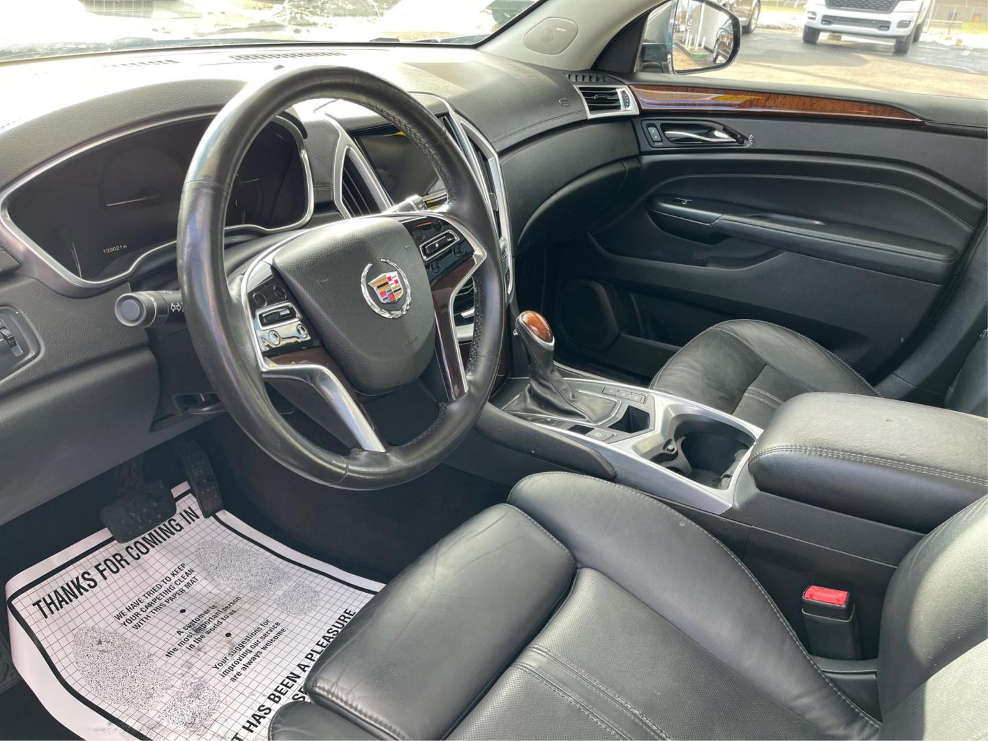 2015 Graphite Metallic Cadillac SRX Luxury Collection FWD (3GYFNBE3XFS) with an 3.6L V6 DOHC 24V FFV engine, 6-Speed Automatic transmission, located at 1951 S Dayton Lakeview Rd., New Carlisle, OH, 45344, (937) 908-9800, 39.890999, -84.050255 - Photo#8