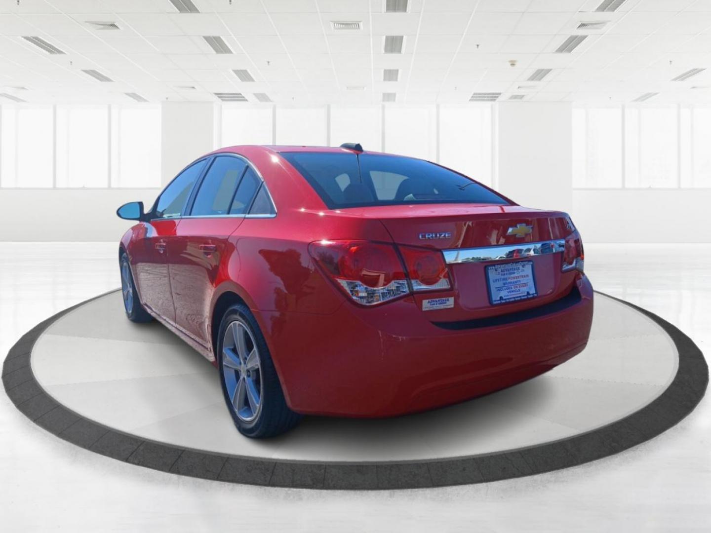 2015 Chevrolet Cruze 2LT Auto (1G1PE5SB6F7) with an 1.4L L4 DOHC 16V TURBO engine, 6-Speed Automatic transmission, located at 401 Woodman Dr, Riverside, OH, 45431, (937) 908-9800, 39.761024, -84.120956 - Photo#4