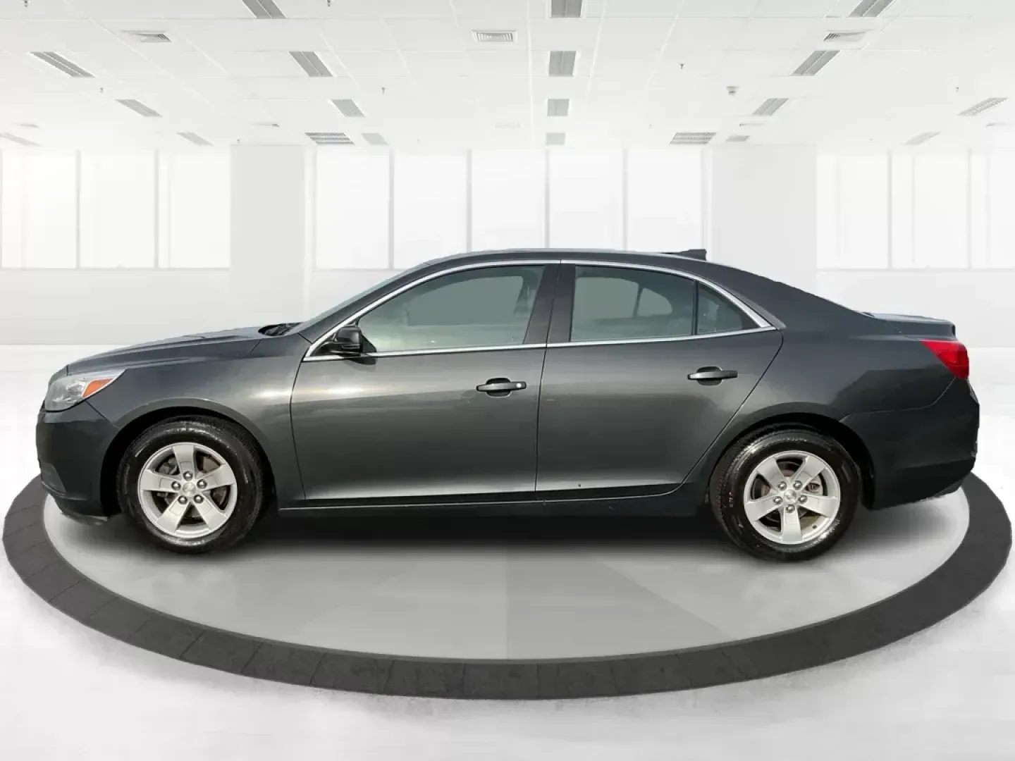 2015 Chevrolet Malibu 1LT (1G11C5SL4FF) with an ECOTEC 2.5L I-4 gasoline direct injection engine, located at 4508 South Dixie Dr, Moraine, OH, 45439, (937) 908-9800, 39.807072, -84.031563 - Photo#5