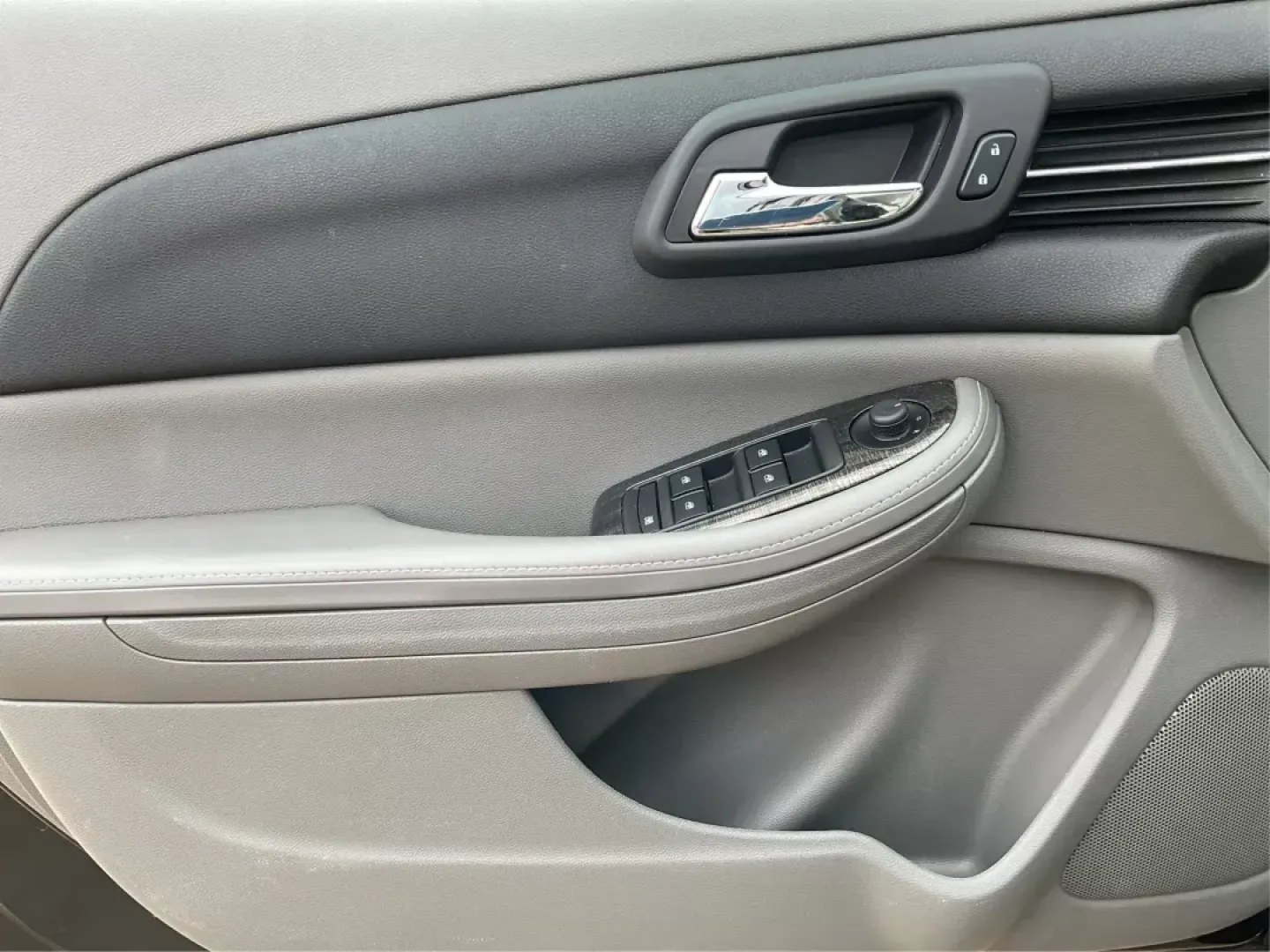 2015 Chevrolet Malibu 1LT (1G11C5SL4FF) with an ECOTEC 2.5L I-4 gasoline direct injection engine, located at 4508 South Dixie Dr, Moraine, OH, 45439, (937) 908-9800, 39.807072, -84.031563 - Photo#17