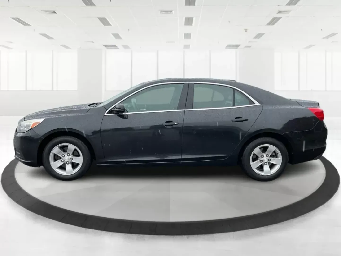2015 Chevrolet Malibu 1LT (1G11C5SL0FF) with an ECOTEC 2.5L I-4 gasoline direct injection engine, located at 401 Woodman Dr, Riverside, OH, 45431, (937) 908-9800, 39.761024, -84.120956 - Photo#5