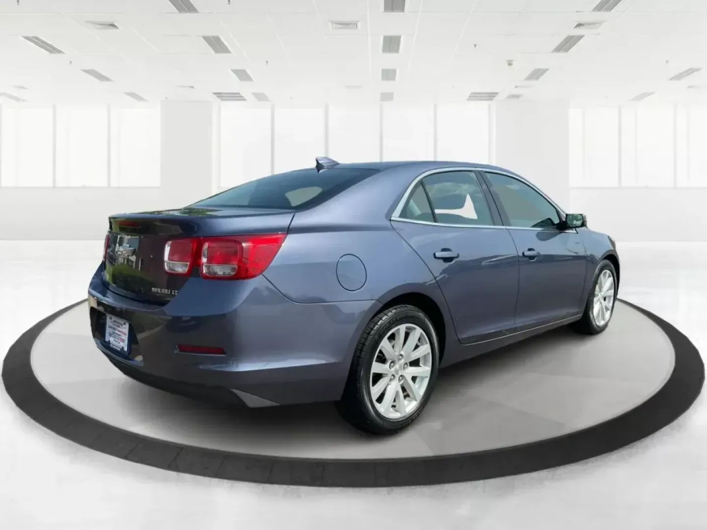 2015 Chevrolet Malibu 2LT (1G11D5SL8FF) with an ECOTEC 2.5L I-4 gasoline direct injection engine, located at 880 E. National Road, OH, 45377, (937) 908-9800, 39.891918, -84.183975 - Photo#2