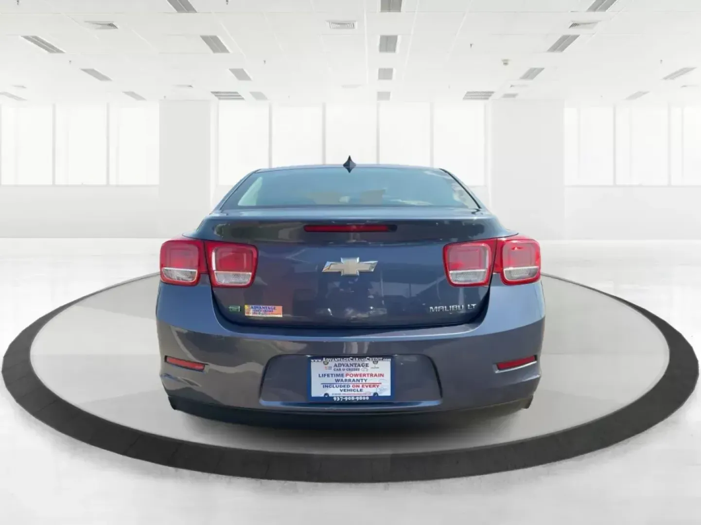 2015 Chevrolet Malibu 2LT (1G11D5SL8FF) with an ECOTEC 2.5L I-4 gasoline direct injection engine, located at 880 E. National Road, OH, 45377, (937) 908-9800, 39.891918, -84.183975 - Photo#3