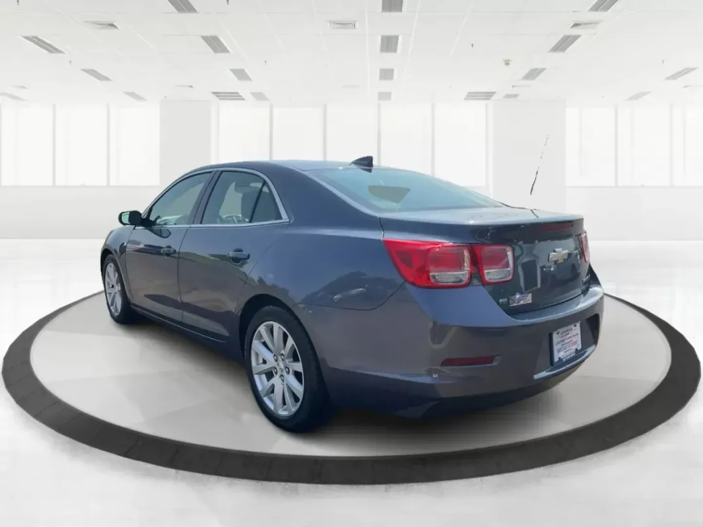 2015 Chevrolet Malibu 2LT (1G11D5SL8FF) with an ECOTEC 2.5L I-4 gasoline direct injection engine, located at 880 E. National Road, OH, 45377, (937) 908-9800, 39.891918, -84.183975 - Photo#4