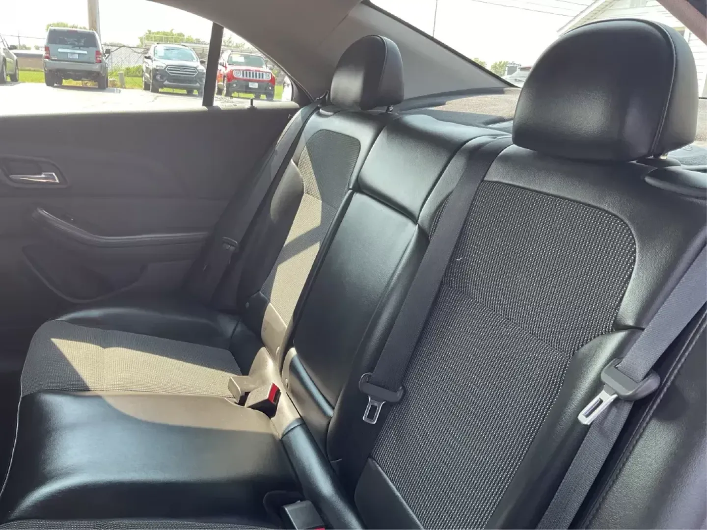 2015 Chevrolet Malibu 2LT (1G11D5SL8FF) with an ECOTEC 2.5L I-4 gasoline direct injection engine, located at 880 E. National Road, OH, 45377, (937) 908-9800, 39.891918, -84.183975 - Photo#9
