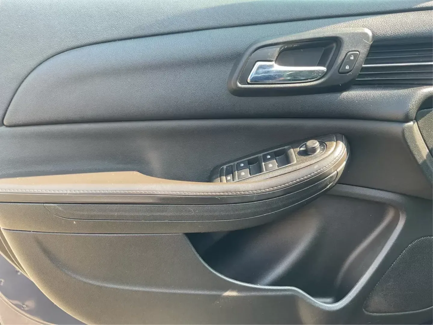 2015 Chevrolet Malibu 2LT (1G11D5SL8FF) with an ECOTEC 2.5L I-4 gasoline direct injection engine, located at 880 E. National Road, OH, 45377, (937) 908-9800, 39.891918, -84.183975 - Photo#17