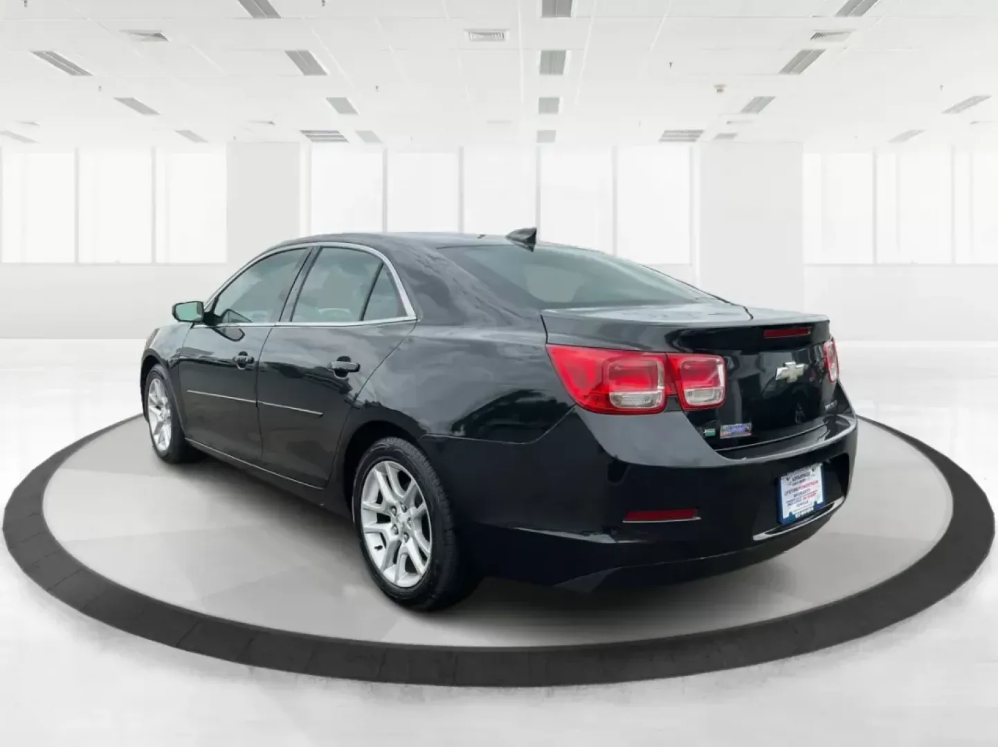 2015 Chevrolet Malibu 1LT (1G11C5SL0FF) with an ECOTEC 2.5L I-4 gasoline direct injection engine, located at 880 E. National Road, OH, 45377, (937) 908-9800, 39.891918, -84.183975 - Photo#4