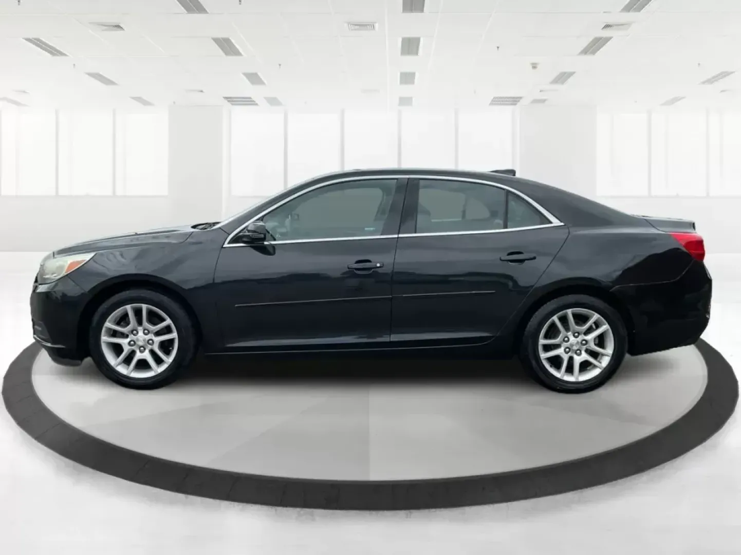 2015 Chevrolet Malibu 1LT (1G11C5SL0FF) with an ECOTEC 2.5L I-4 gasoline direct injection engine, located at 880 E. National Road, OH, 45377, (937) 908-9800, 39.891918, -84.183975 - Photo#5