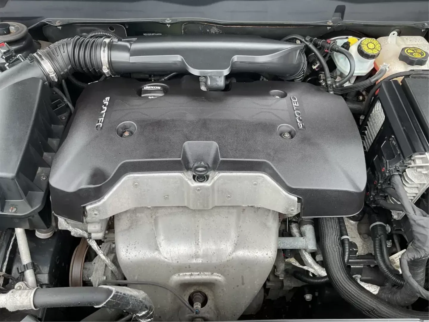 2015 Chevrolet Malibu 1LT (1G11C5SL0FF) with an ECOTEC 2.5L I-4 gasoline direct injection engine, located at 880 E. National Road, OH, 45377, (937) 908-9800, 39.891918, -84.183975 - Photo#10