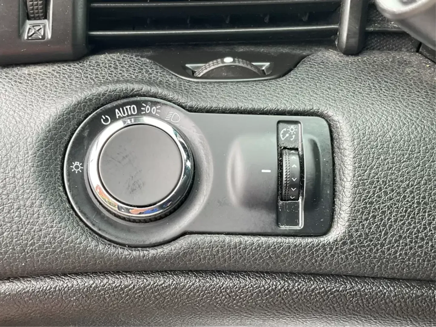 2015 Chevrolet Malibu 1LT (1G11C5SL0FF) with an ECOTEC 2.5L I-4 gasoline direct injection engine, located at 880 E. National Road, OH, 45377, (937) 908-9800, 39.891918, -84.183975 - Photo#16