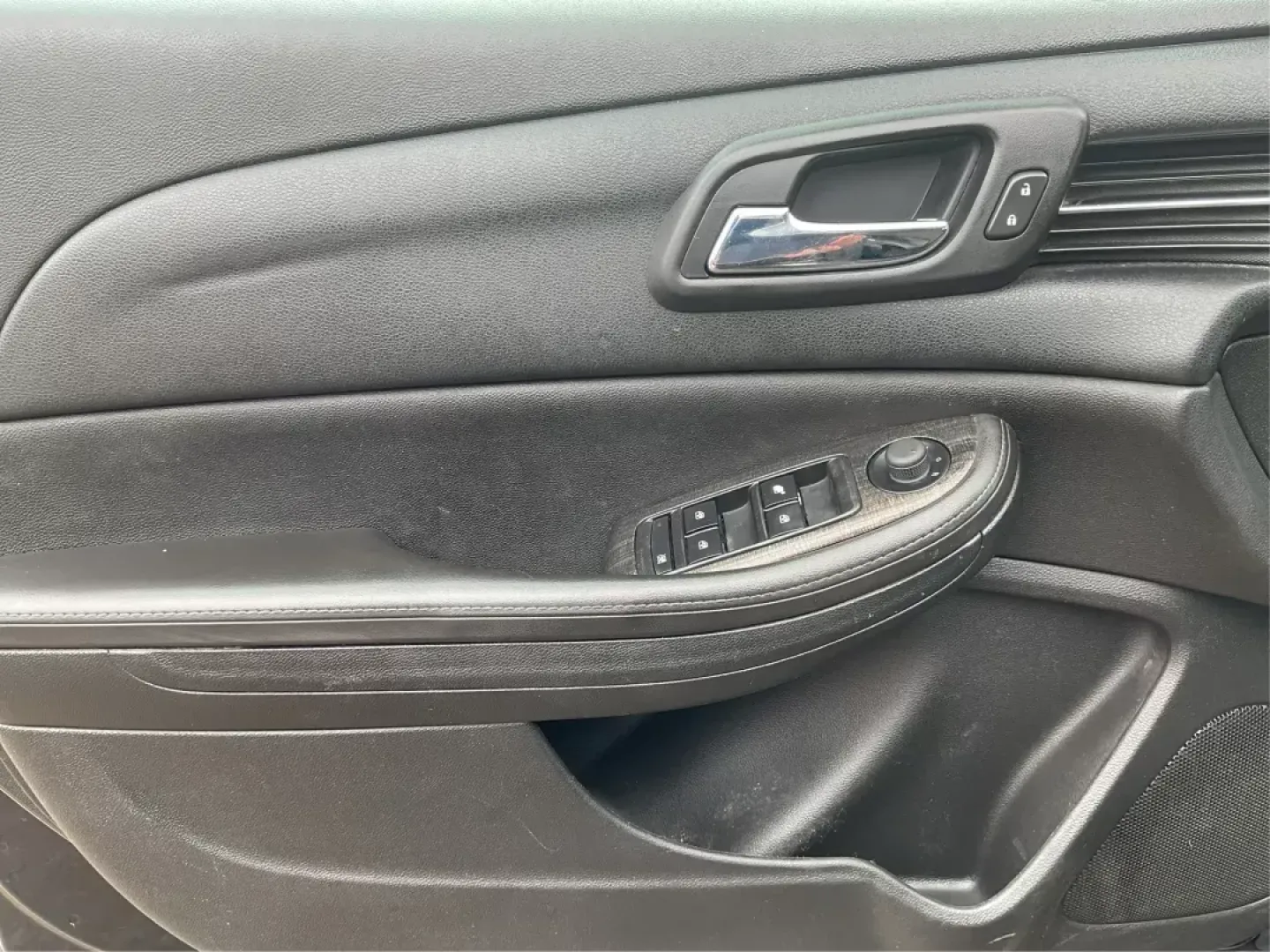 2015 Chevrolet Malibu 1LT (1G11C5SL0FF) with an ECOTEC 2.5L I-4 gasoline direct injection engine, located at 880 E. National Road, OH, 45377, (937) 908-9800, 39.891918, -84.183975 - Photo#18
