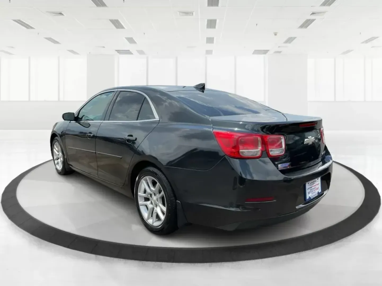 2015 Chevrolet Malibu 1LT (1G11C5SL6FF) with an ECOTEC 2.5L I-4 gasoline direct injection engine, located at 1184 Kauffman Ave, Fairborn, OH, 45324, (937) 908-9800, 39.807072, -84.031563 - Photo#4