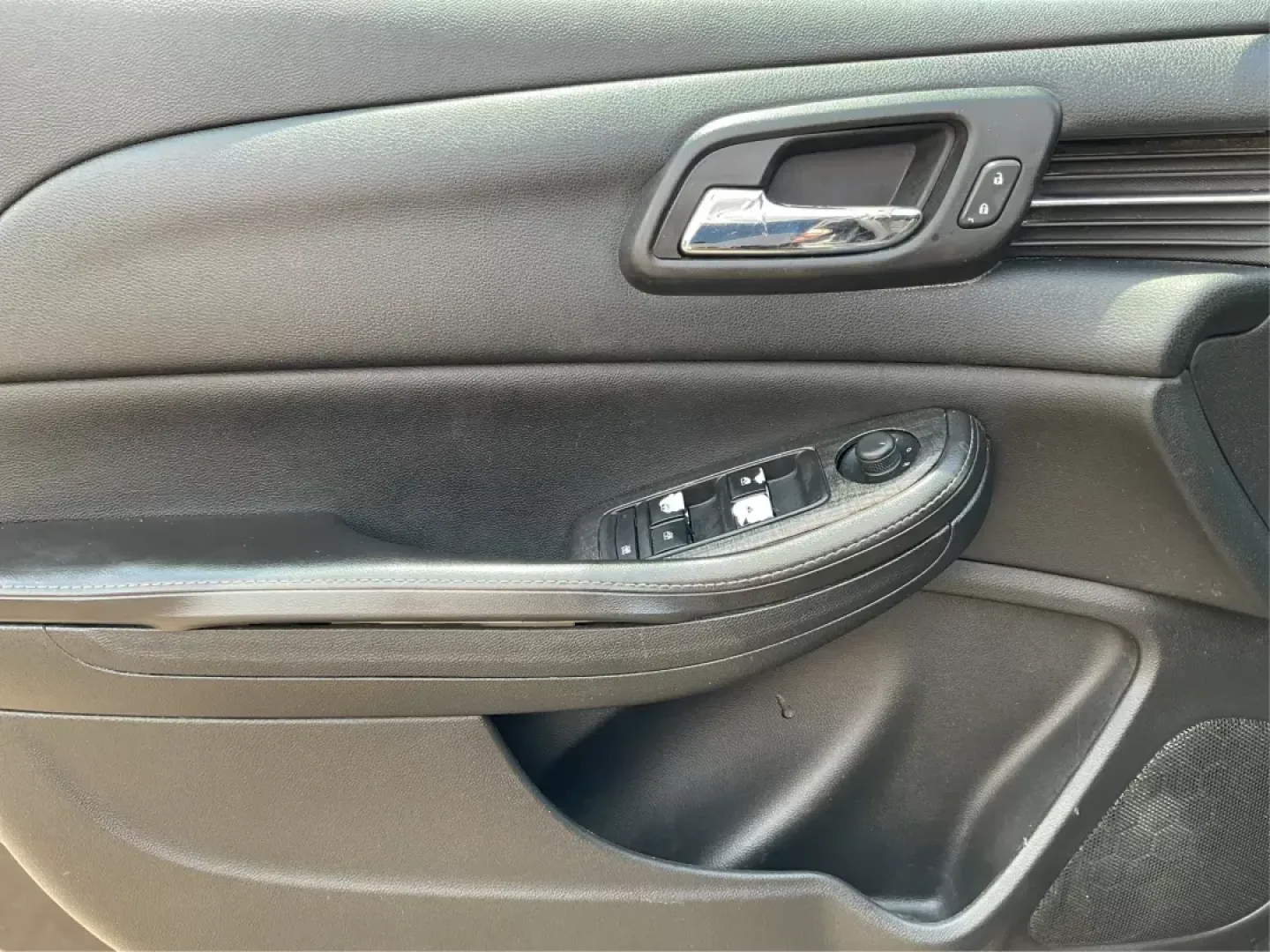 2015 Chevrolet Malibu 1LT (1G11C5SL6FF) with an ECOTEC 2.5L I-4 gasoline direct injection engine, located at 1184 Kauffman Ave, Fairborn, OH, 45324, (937) 908-9800, 39.807072, -84.031563 - Photo#18