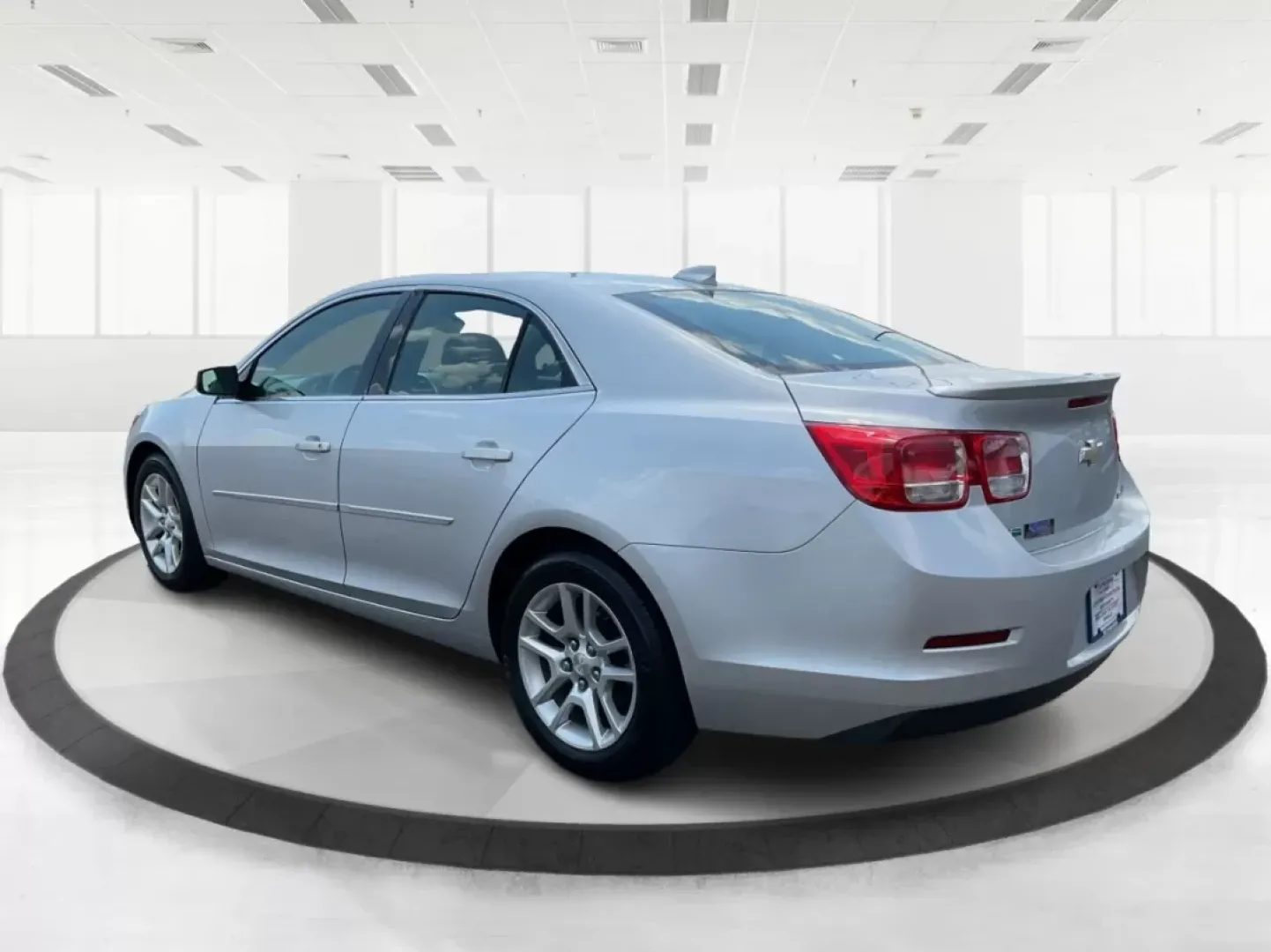2015 Chevrolet Malibu 1LT (1G11C5SL9FU) with an ECOTEC 2.5L I-4 gasoline direct injection engine, located at 4508 South Dixie Dr, Moraine, OH, 45439, (937) 908-9800, 39.807072, -84.031563 - Photo#4