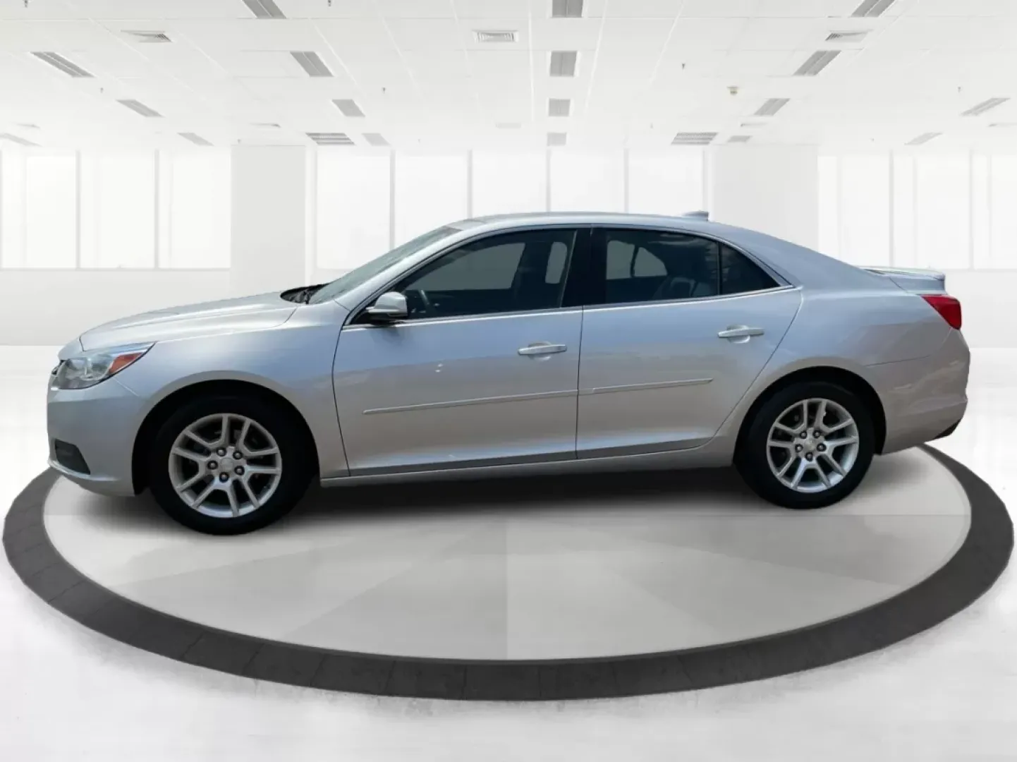 2015 Chevrolet Malibu 1LT (1G11C5SL9FU) with an ECOTEC 2.5L I-4 gasoline direct injection engine, located at 4508 South Dixie Dr, Moraine, OH, 45439, (937) 908-9800, 39.807072, -84.031563 - Photo#5
