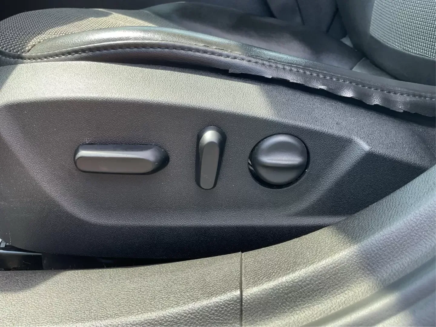 2015 Chevrolet Malibu 1LT (1G11C5SL9FU) with an ECOTEC 2.5L I-4 gasoline direct injection engine, located at 4508 South Dixie Dr, Moraine, OH, 45439, (937) 908-9800, 39.807072, -84.031563 - Photo#17