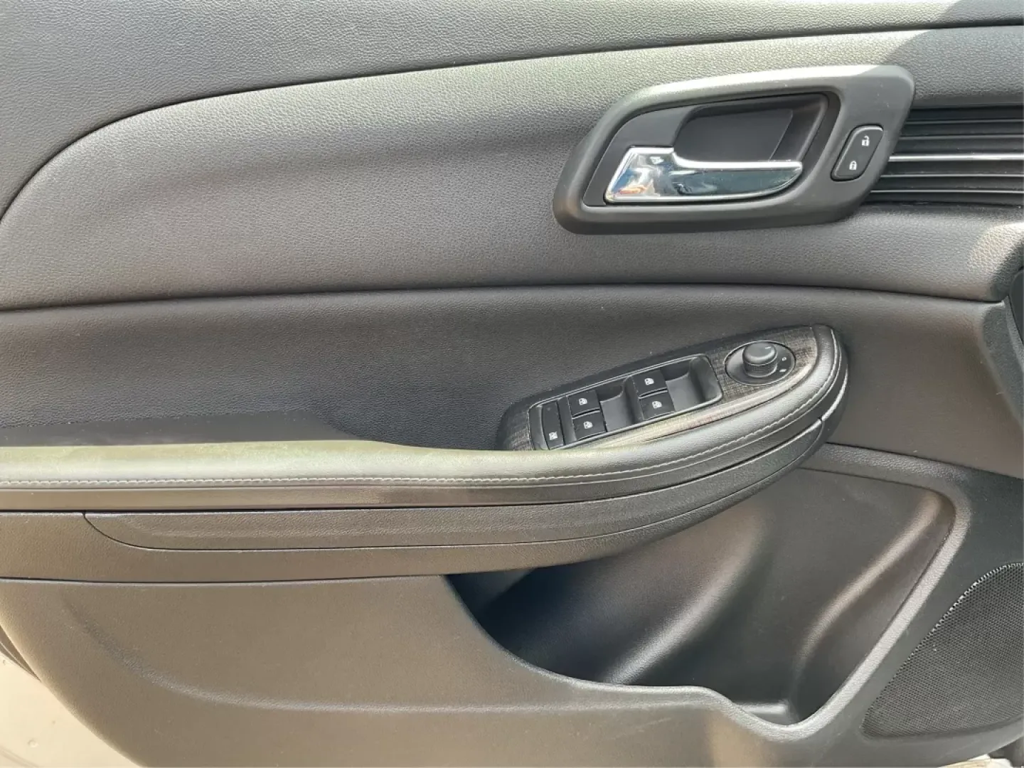 2015 Chevrolet Malibu 1LT (1G11C5SL9FU) with an ECOTEC 2.5L I-4 gasoline direct injection engine, located at 4508 South Dixie Dr, Moraine, OH, 45439, (937) 908-9800, 39.807072, -84.031563 - Photo#18