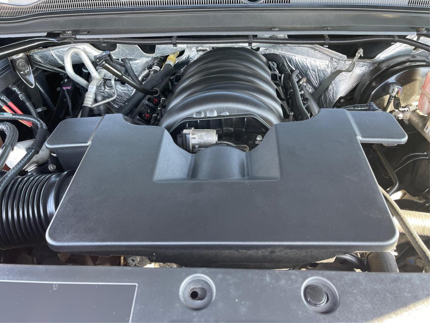 2015 Chevrolet Tahoe LT (1GNSKBKC1FR) with an Other engine, located at 880 E. National Road, OH, 45377, (937) 908-9800, 39.891918, -84.183975 - Photo#10