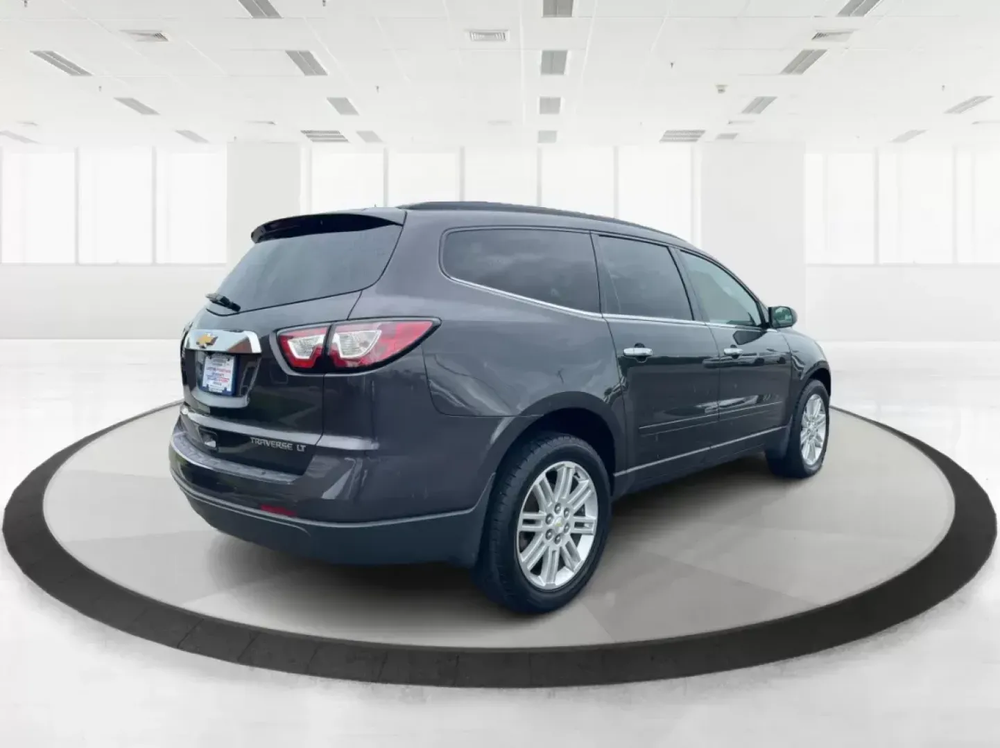 2015 Chevrolet Traverse 1LT (1GNKVGKD8FJ) with an 3.6L V-6 gasoline direct injection engine, located at 1184 Kauffman Ave, Fairborn, OH, 45324, (937) 908-9800, 39.807072, -84.031563 - Photo#2