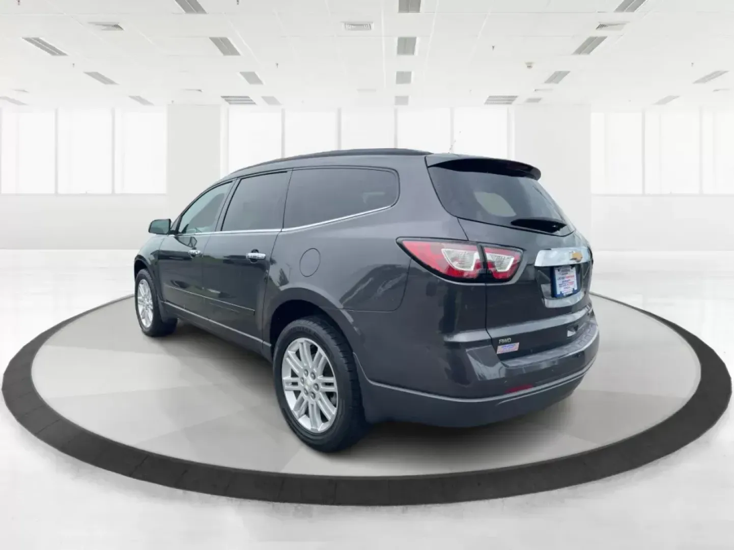 2015 Chevrolet Traverse 1LT (1GNKVGKD8FJ) with an 3.6L V-6 gasoline direct injection engine, located at 1184 Kauffman Ave, Fairborn, OH, 45324, (937) 908-9800, 39.807072, -84.031563 - Photo#4