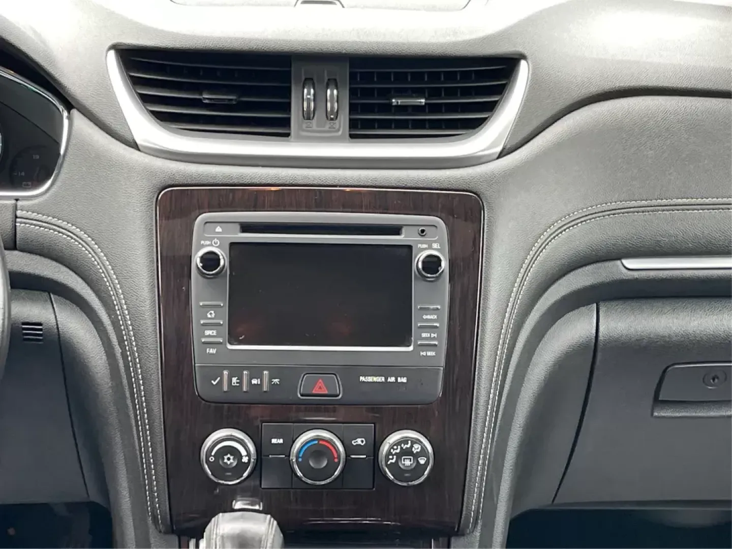 2015 Chevrolet Traverse 1LT (1GNKVGKD8FJ) with an 3.6L V-6 gasoline direct injection engine, located at 1184 Kauffman Ave, Fairborn, OH, 45324, (937) 908-9800, 39.807072, -84.031563 - Photo#12