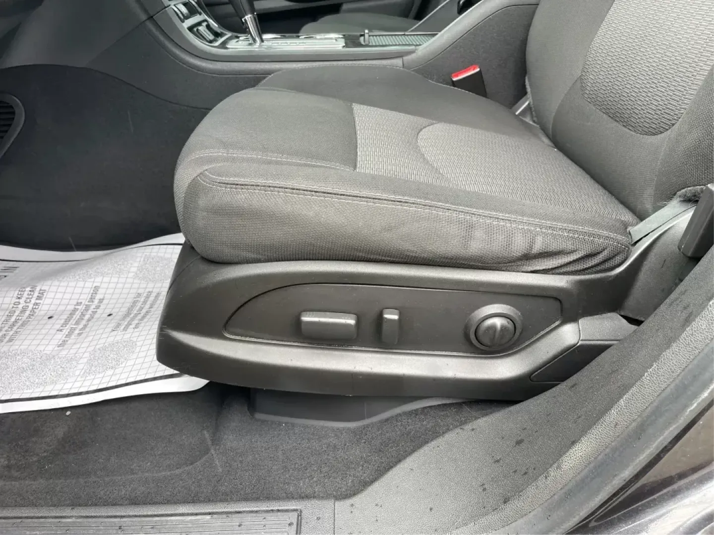2015 Chevrolet Traverse 1LT (1GNKVGKD8FJ) with an 3.6L V-6 gasoline direct injection engine, located at 1184 Kauffman Ave, Fairborn, OH, 45324, (937) 908-9800, 39.807072, -84.031563 - Photo#17