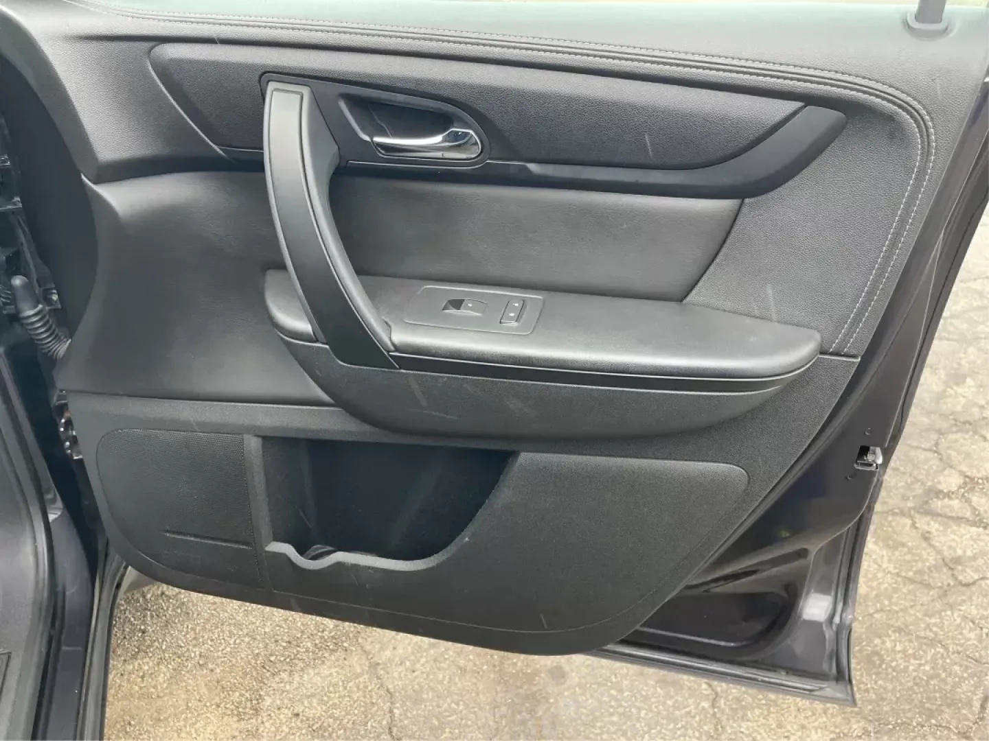 2015 Chevrolet Traverse 1LT (1GNKVGKD8FJ) with an 3.6L V-6 gasoline direct injection engine, located at 1184 Kauffman Ave, Fairborn, OH, 45324, (937) 908-9800, 39.807072, -84.031563 - Photo#19
