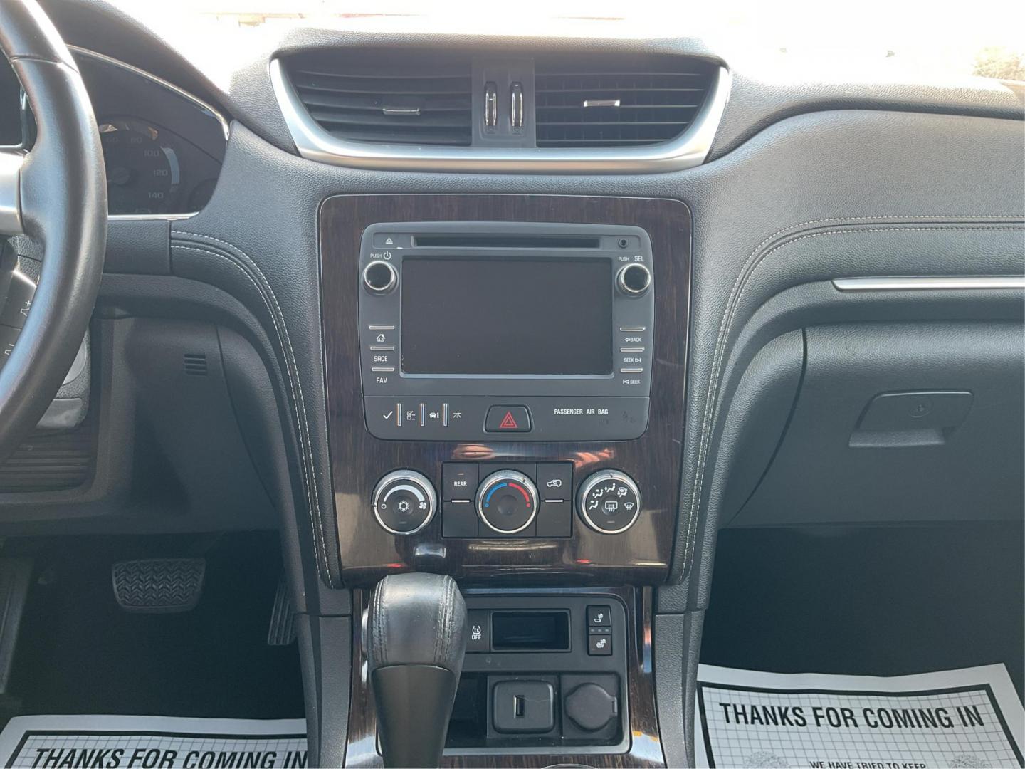 2015 Chevrolet Traverse 1LT (1GNKVGKD9FJ) with an 3.6L V-6 gasoline direct injection engine, located at 401 Woodman Dr, Riverside, OH, 45431, (937) 908-9800, 39.761024, -84.120956 - Photo#12