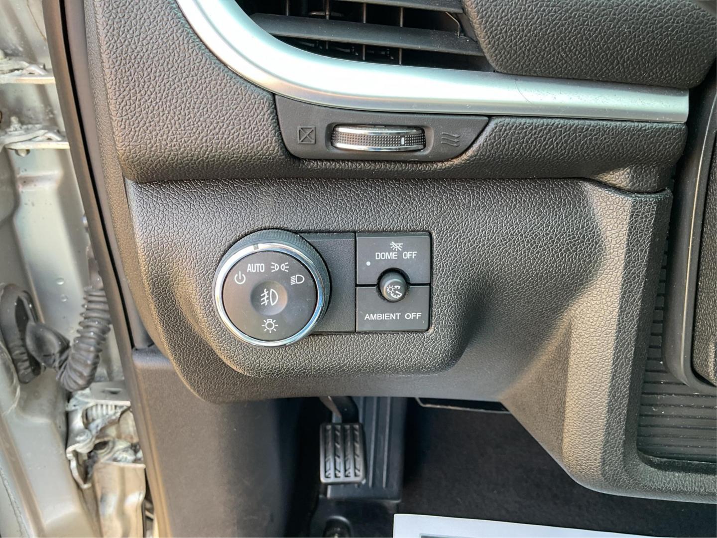 2015 Chevrolet Traverse 1LT (1GNKVGKD9FJ) with an 3.6L V-6 gasoline direct injection engine, located at 401 Woodman Dr, Riverside, OH, 45431, (937) 908-9800, 39.761024, -84.120956 - Photo#16