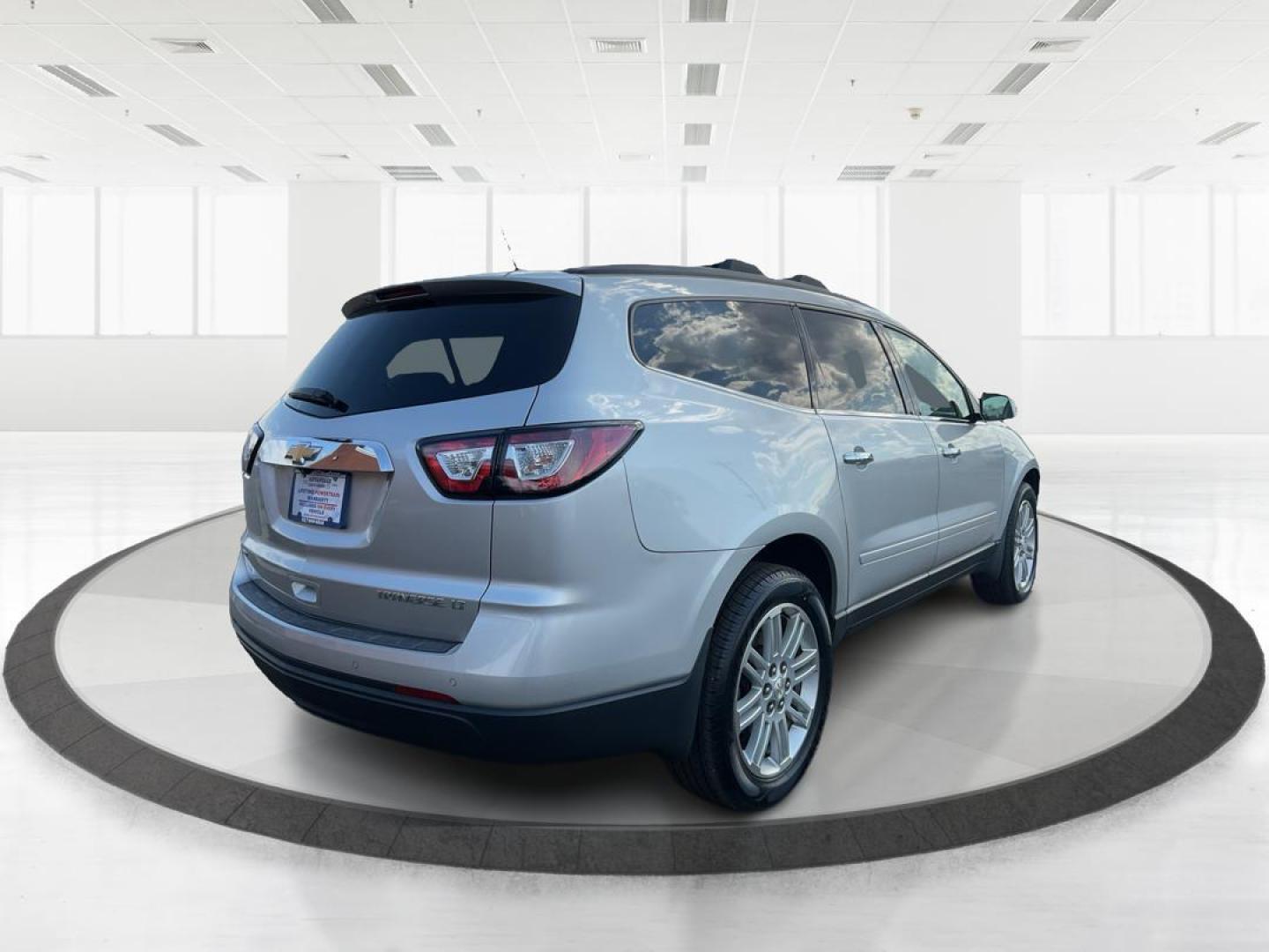 2015 Chevrolet Traverse 1LT (1GNKVGKD9FJ) with an 3.6L V-6 gasoline direct injection engine, located at 401 Woodman Dr, Riverside, OH, 45431, (937) 908-9800, 39.761024, -84.120956 - Photo#2