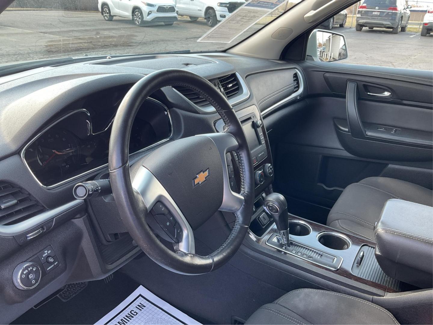 2015 Chevrolet Traverse 1LT (1GNKVGKD9FJ) with an 3.6L V-6 gasoline direct injection engine, located at 401 Woodman Dr, Riverside, OH, 45431, (937) 908-9800, 39.761024, -84.120956 - Photo#8