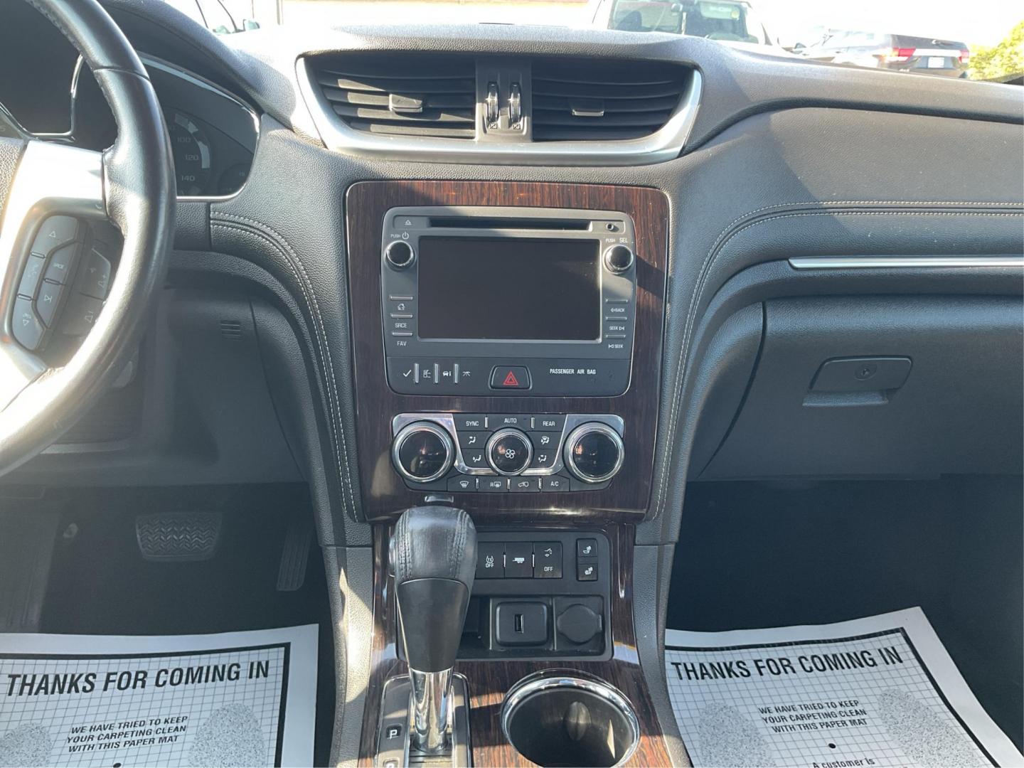 2015 Chevrolet Traverse 2LT (1GNKRHKD0FJ) with an 3.6L V-6 gasoline direct injection engine, located at 1099 N County Rd 25A , Troy, OH, 45373, (937) 908-9800, 40.057041, -84.215462 - Photo#11