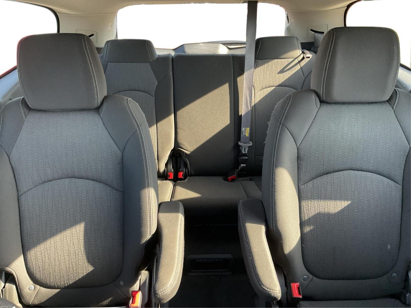 2015 Chevrolet Traverse 2LT (1GNKRHKD0FJ) with an 3.6L V-6 gasoline direct injection engine, located at 1099 N County Rd 25A , Troy, OH, 45373, (937) 908-9800, 40.057041, -84.215462 - Photo#12