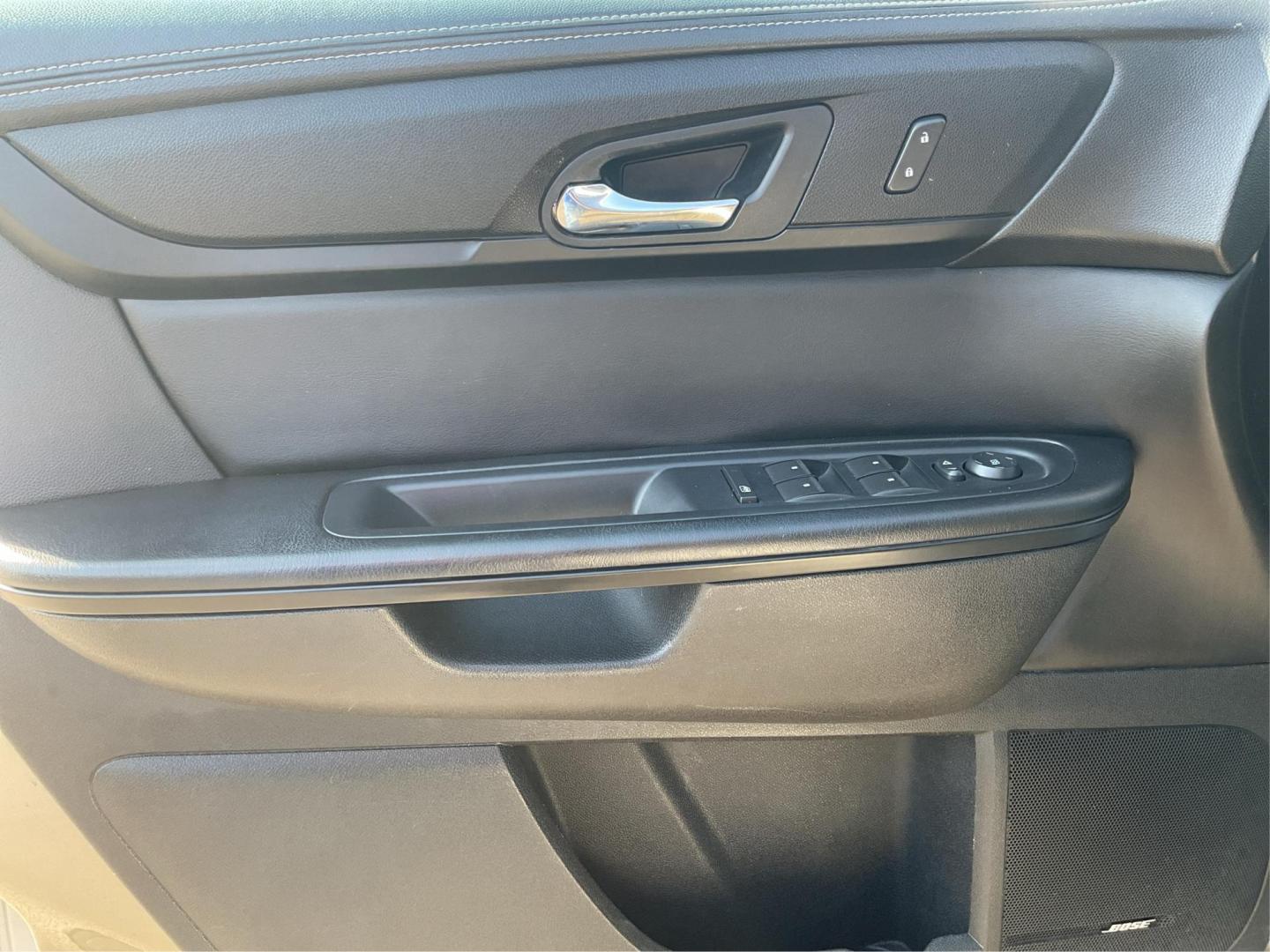 2015 Chevrolet Traverse 2LT (1GNKRHKD0FJ) with an 3.6L V-6 gasoline direct injection engine, located at 1099 N County Rd 25A , Troy, OH, 45373, (937) 908-9800, 40.057041, -84.215462 - Photo#17
