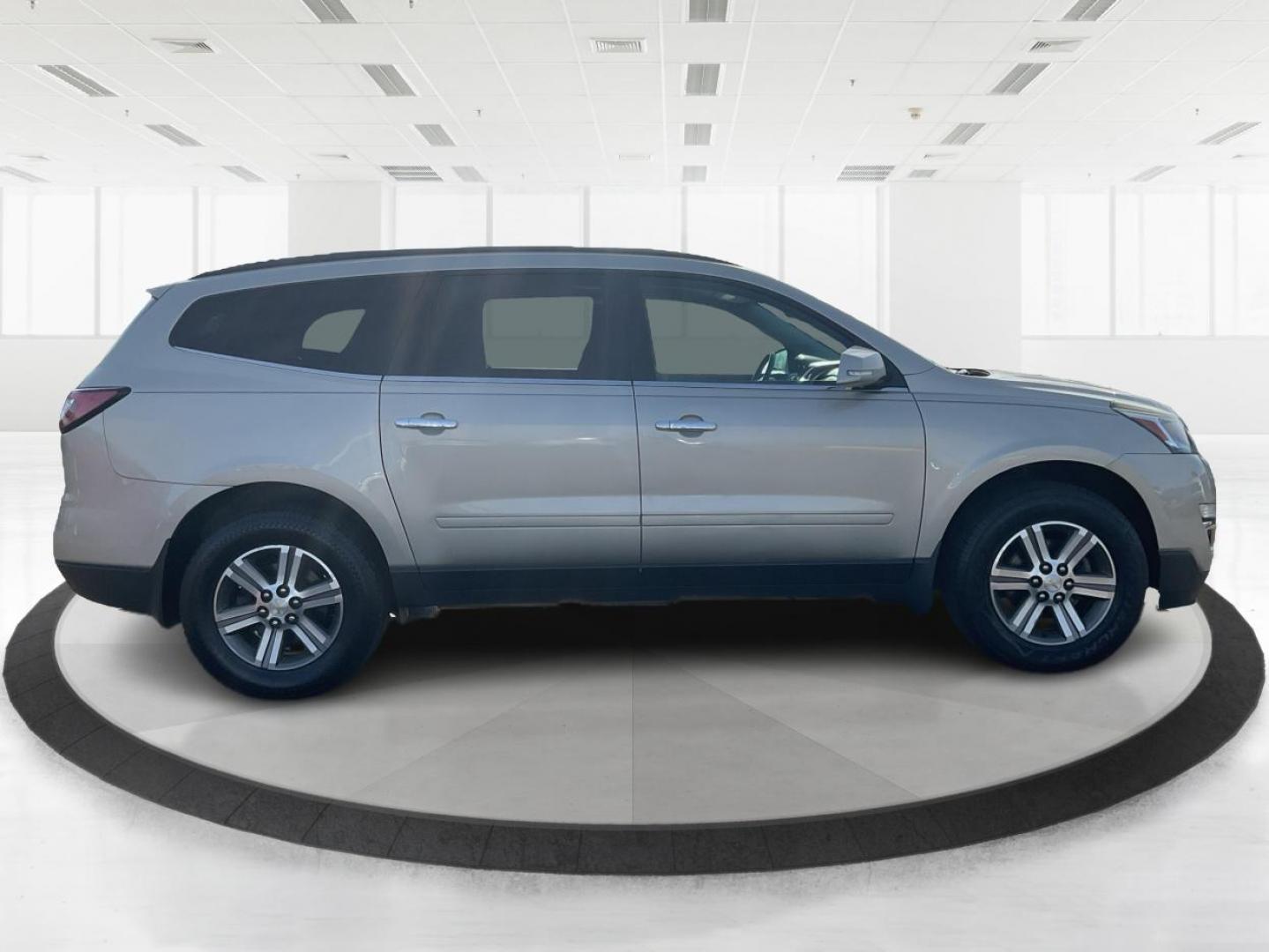 2015 Chevrolet Traverse 2LT (1GNKRHKD0FJ) with an 3.6L V-6 gasoline direct injection engine, located at 1099 N County Rd 25A , Troy, OH, 45373, (937) 908-9800, 40.057041, -84.215462 - Photo#1