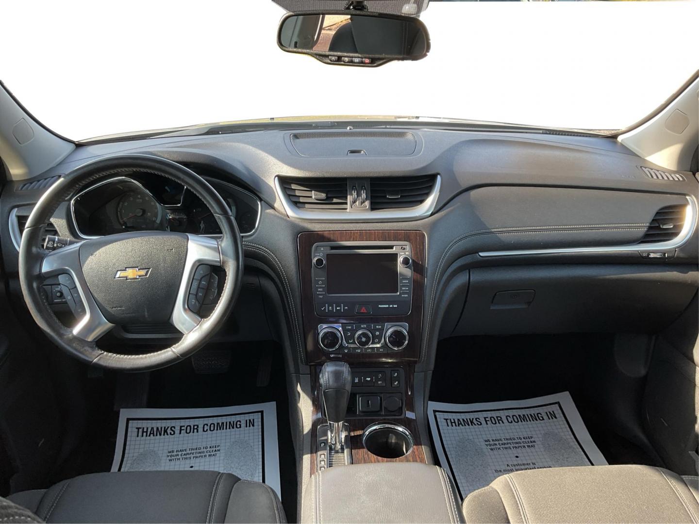 2015 Chevrolet Traverse 2LT (1GNKRHKD0FJ) with an 3.6L V-6 gasoline direct injection engine, located at 1099 N County Rd 25A , Troy, OH, 45373, (937) 908-9800, 40.057041, -84.215462 - Photo#19