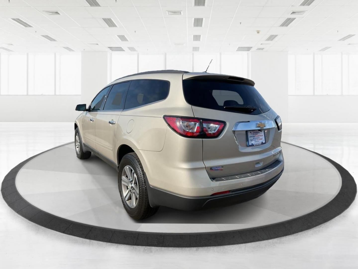 2015 Chevrolet Traverse 2LT (1GNKRHKD0FJ) with an 3.6L V-6 gasoline direct injection engine, located at 1099 N County Rd 25A , Troy, OH, 45373, (937) 908-9800, 40.057041, -84.215462 - Photo#4