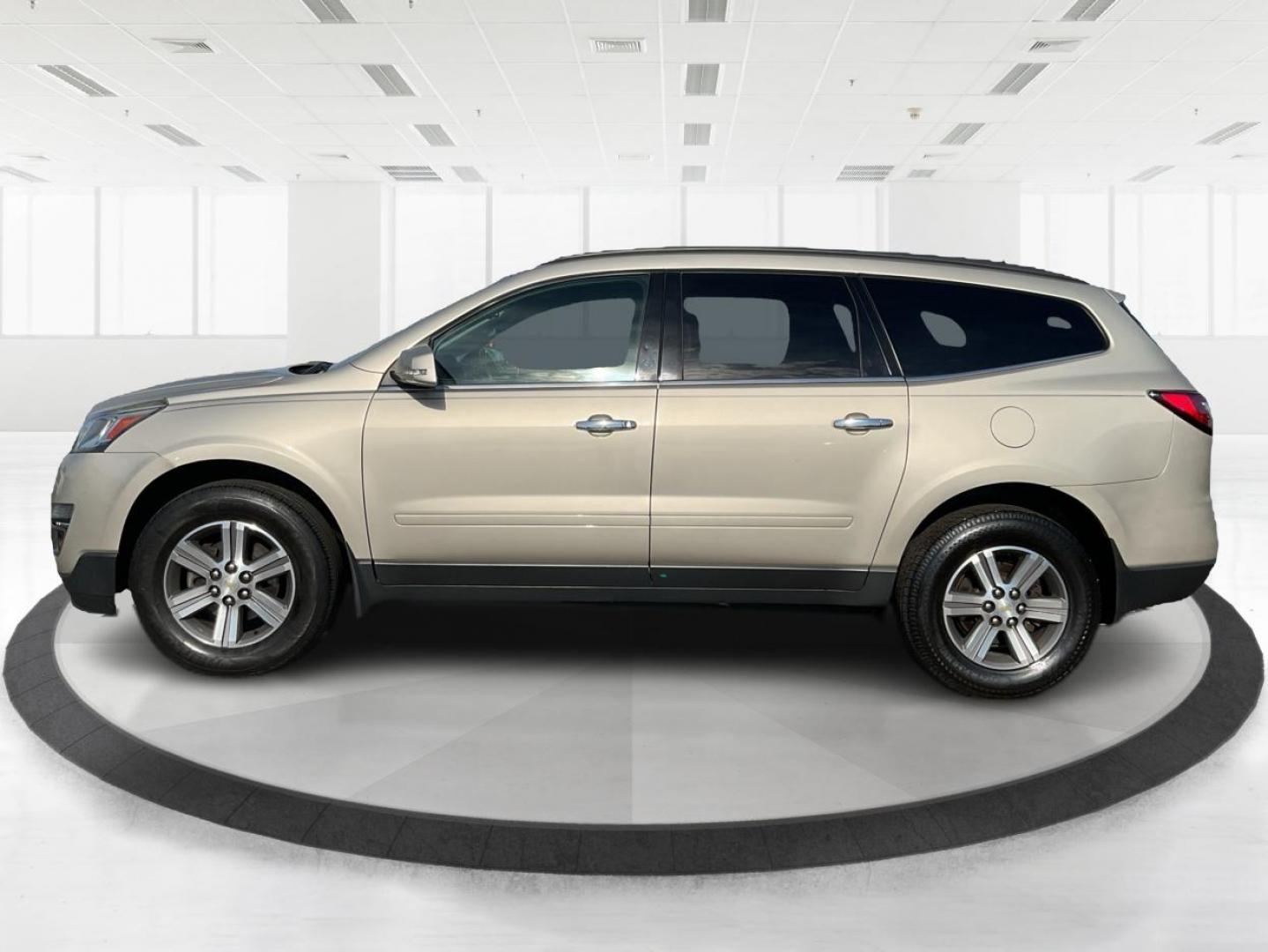 2015 Chevrolet Traverse 2LT (1GNKRHKD0FJ) with an 3.6L V-6 gasoline direct injection engine, located at 1099 N County Rd 25A , Troy, OH, 45373, (937) 908-9800, 40.057041, -84.215462 - Photo#5