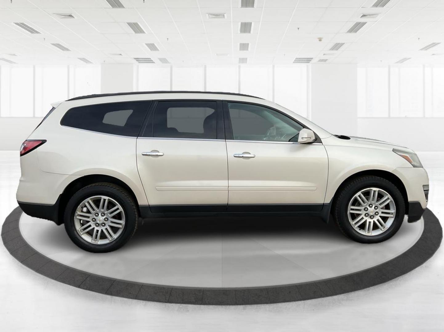 2015 Chevrolet Traverse 1LT (1GNKVGKD3FJ) with an 3.6L V-6 gasoline direct injection engine, located at 1951 S Dayton Lakeview Rd., New Carlisle, OH, 45344, (937) 908-9800, 39.890999, -84.050255 - Photo#1